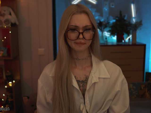 ManiFreyja's BongaCams show and profile