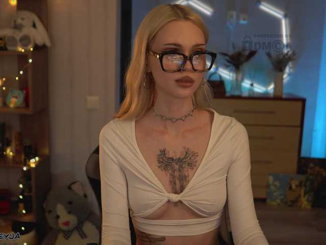 ManiFreyja's BongaCams show and profile