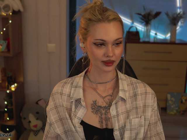 ManiFreyja's BongaCams show and profile