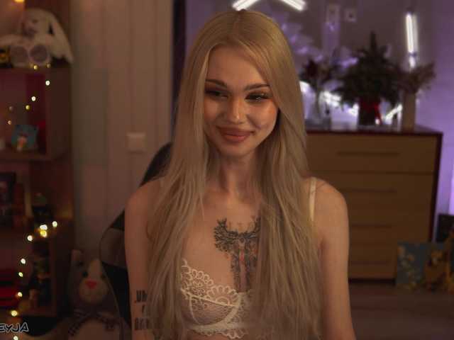 ManiFreyja's BongaCams show and profile