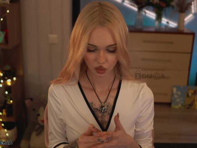 ManiFreyja's BongaCams show and profile