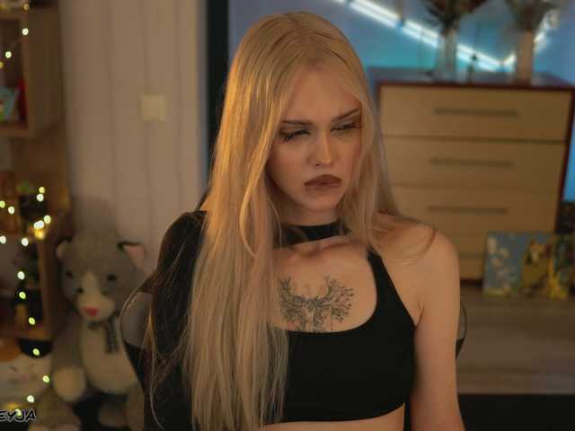 ManiFreyja's BongaCams show and profile