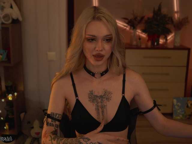 ManiFreyja's BongaCams show and profile