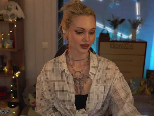 ManiFreyja's BongaCams show and profile