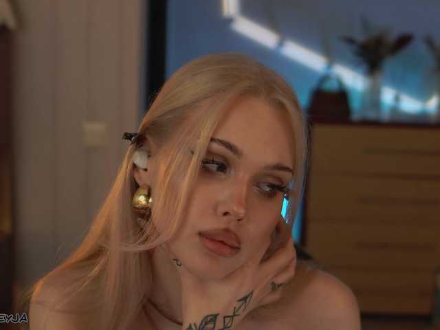 ManiFreyja's BongaCams show and profile