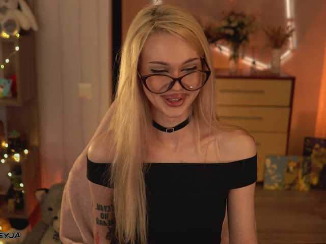 ManiFreyja's BongaCams show and profile