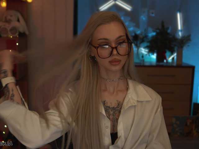 ManiFreyja's BongaCams show and profile