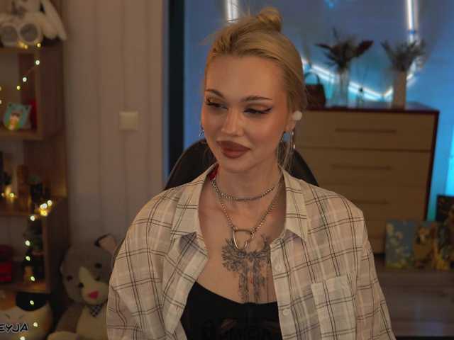 ManiFreyja's BongaCams show and profile