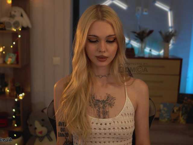 ManiFreyja's BongaCams show and profile