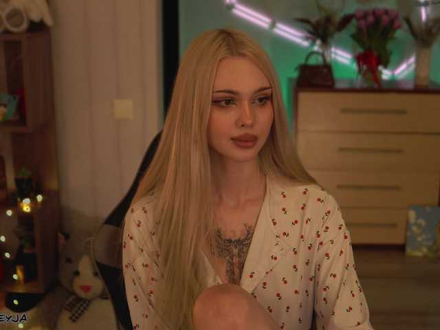 ManiFreyja's BongaCams show and profile