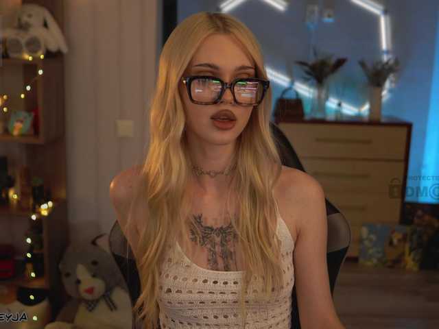 ManiFreyja's BongaCams show and profile