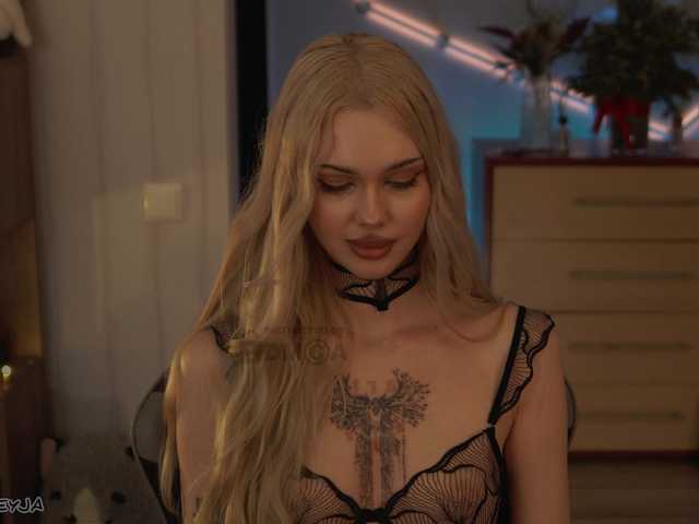 ManiFreyja's BongaCams show and profile