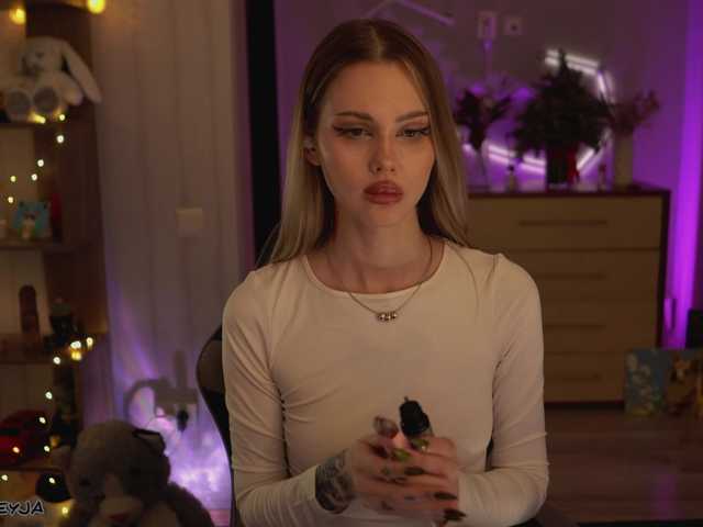 ManiFreyja's BongaCams show and profile