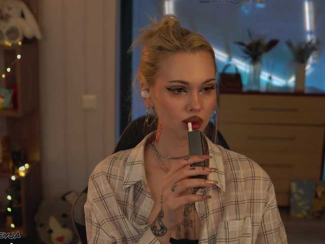 ManiFreyja's BongaCams show and profile