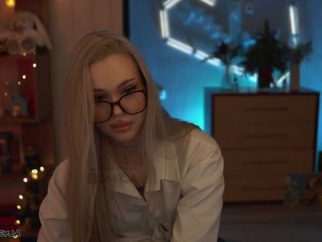 ManiFreyja's BongaCams show and profile