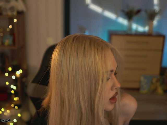 ManiFreyja's BongaCams show and profile