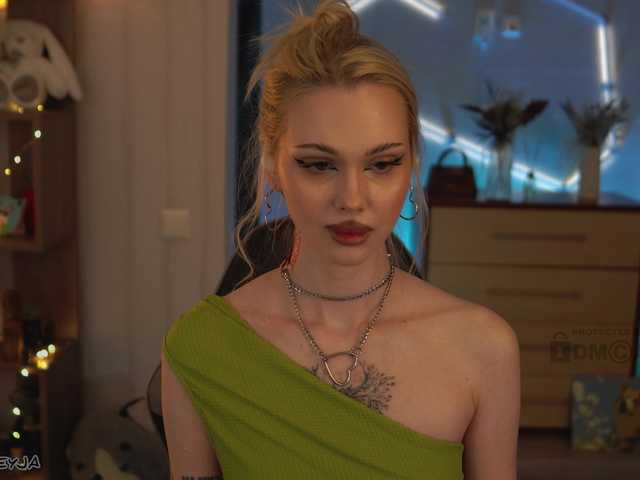 ManiFreyja's BongaCams show and profile