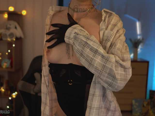 ManiFreyja's BongaCams show and profile