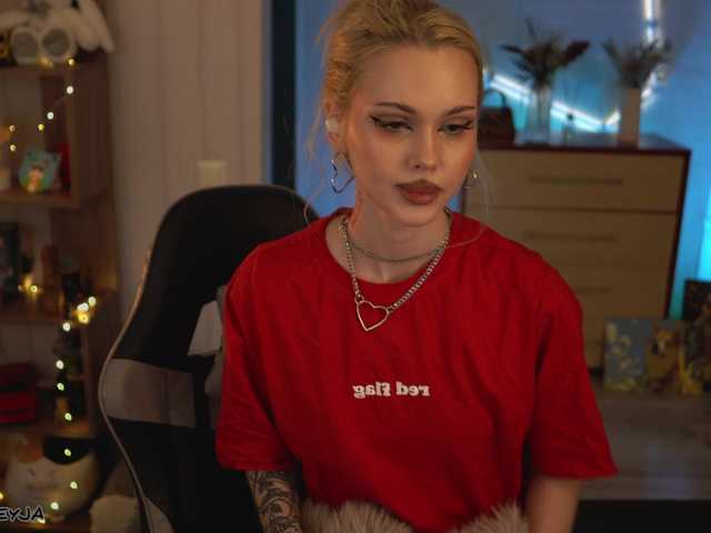 ManiFreyja's BongaCams show and profile