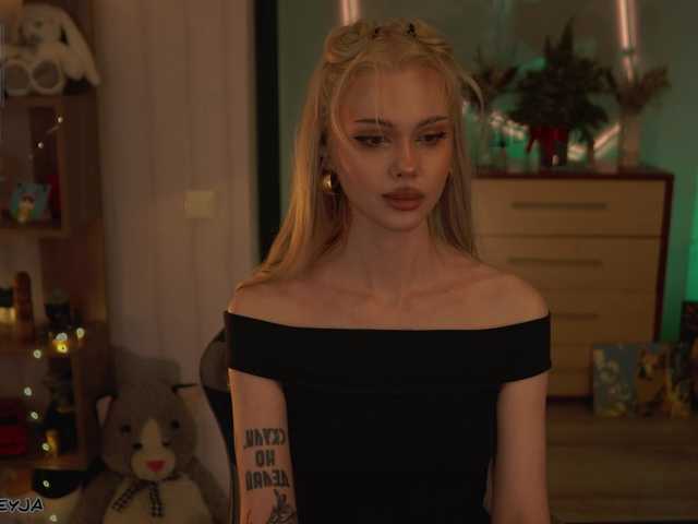 ManiFreyja's BongaCams show and profile