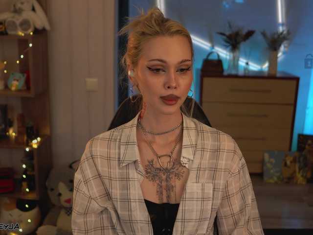 ManiFreyja's BongaCams show and profile