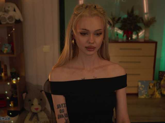 ManiFreyja's BongaCams show and profile