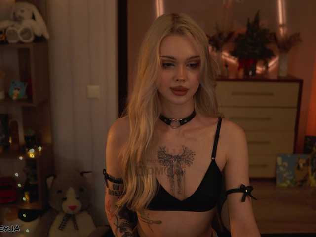 ManiFreyja's BongaCams show and profile