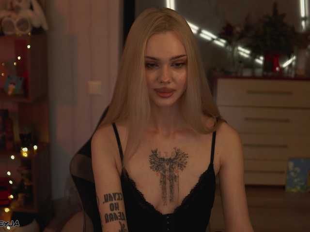 ManiFreyja's BongaCams show and profile