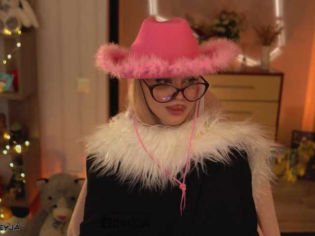 ManiFreyja's BongaCams show and profile