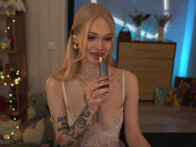 ManiFreyja's BongaCams show and profile