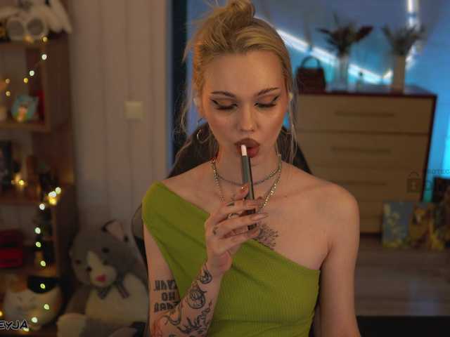 ManiFreyja's BongaCams show and profile