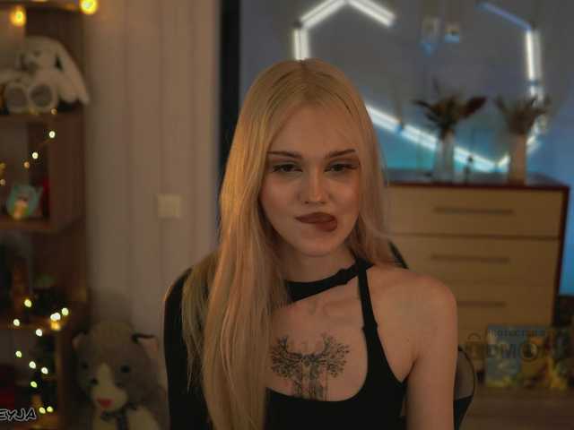 ManiFreyja's BongaCams show and profile