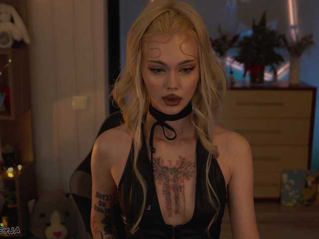 ManiFreyja's BongaCams show and profile