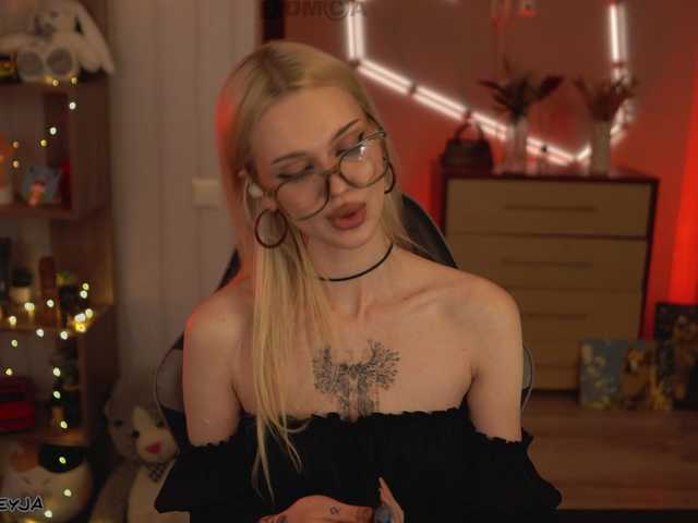 ManiFreyja's BongaCams show and profile