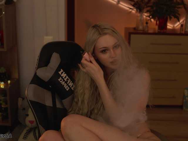 ManiFreyja's BongaCams show and profile