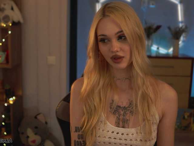 ManiFreyja's BongaCams show and profile