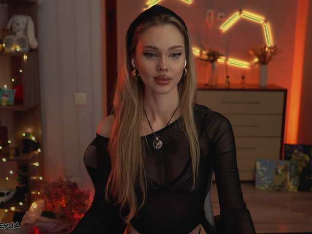 ManiFreyja's BongaCams show and profile