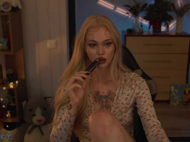 ManiFreyja's BongaCams show and profile