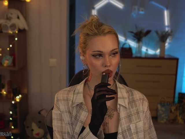 ManiFreyja's BongaCams show and profile