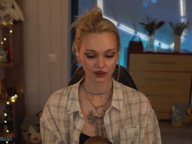 ManiFreyja's BongaCams show and profile