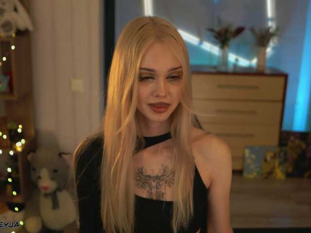 ManiFreyja's BongaCams show and profile