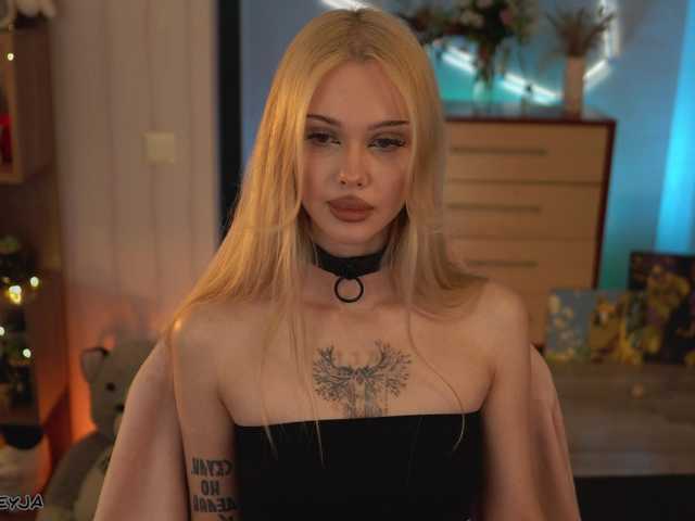 ManiFreyja's BongaCams show and profile