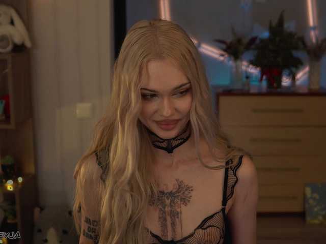 ManiFreyja's BongaCams show and profile