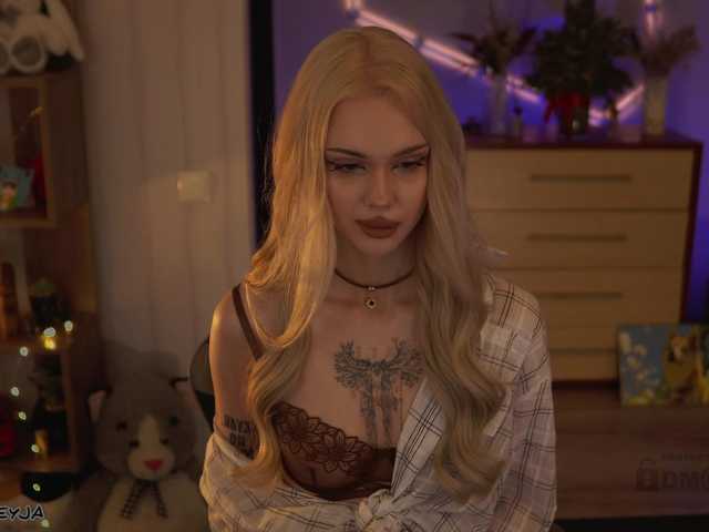 ManiFreyja's BongaCams show and profile