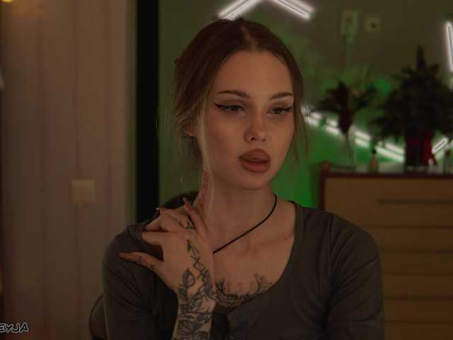 ManiFreyja's BongaCams show and profile