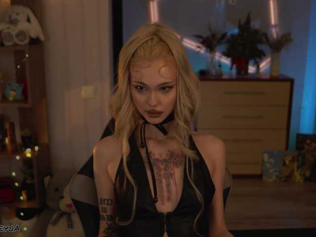 ManiFreyja's BongaCams show and profile