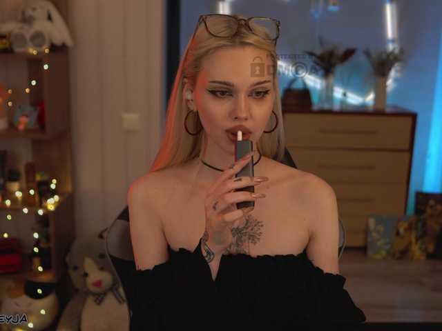 ManiFreyja's BongaCams show and profile