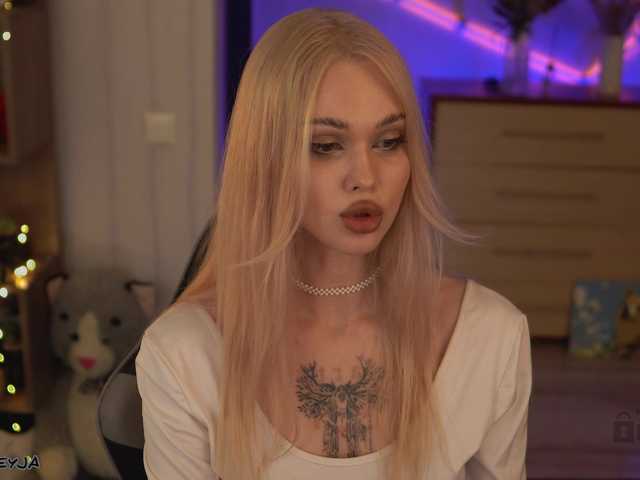 ManiFreyja's BongaCams show and profile