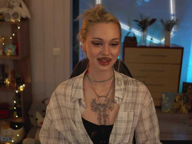 ManiFreyja's BongaCams show and profile