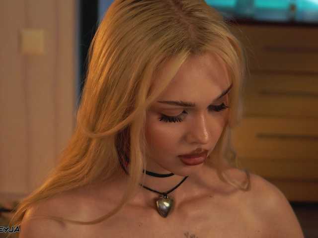 ManiFreyja's BongaCams show and profile